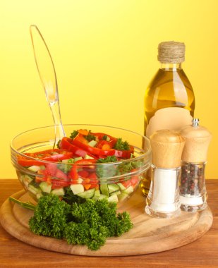 taze salata ve yeşil renkli yağlıboya