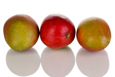 beyaz izole iştah açıcı olgun mango