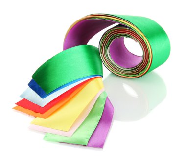 beyaz izole parlak ipek kurdeleler