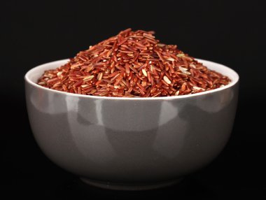 gri siyah izole kase kırmızı pirinç