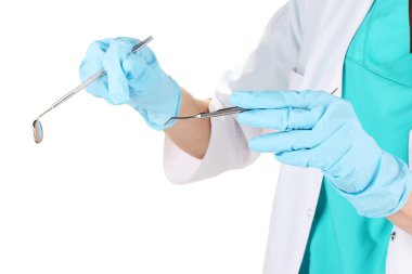 Doktor ile üzerine beyaz izole tıp aletleri
