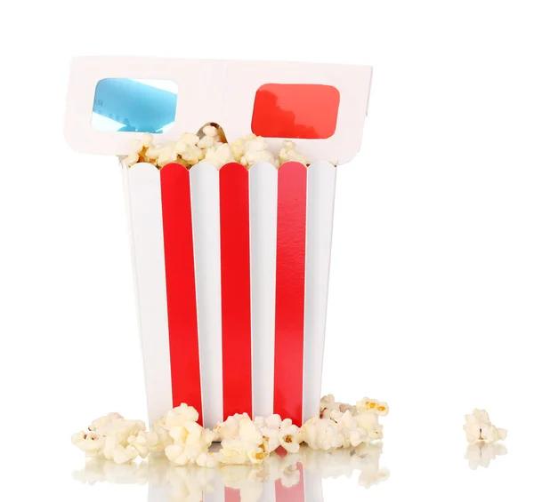 Popcorn i okulary na białym tle — Zdjęcie stockowe