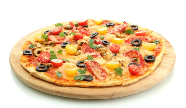 Smakelijke pizza op de snijplank geïsoleerd op wit — Stockfoto