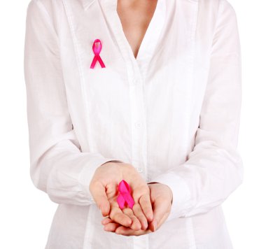 pembe kurdele üzerine beyaz izole elinde olan kadın