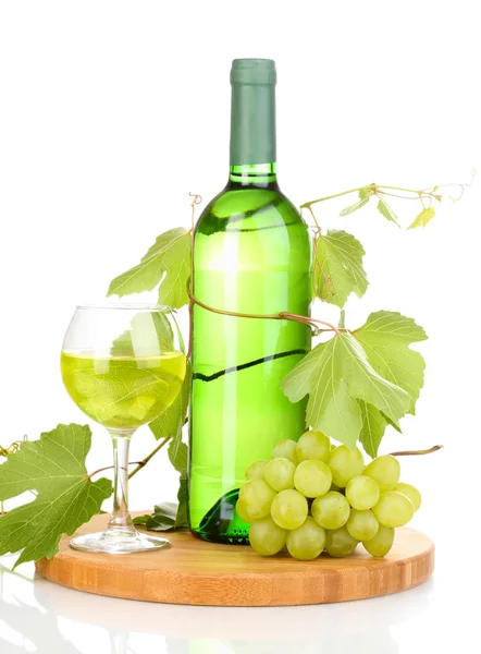 Flasche großen Wein und Weinglas isoliert auf weiß — Stockfoto