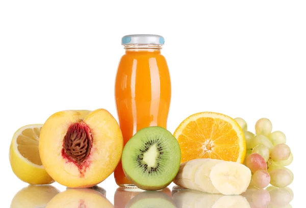 Bir şişe ve meyve lezzetli multifruit suyu — Stok fotoğraf