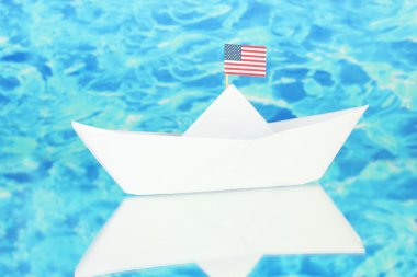 Amerikan bayrağı, mavi arka plan ile gemi. Kolomb Günü.