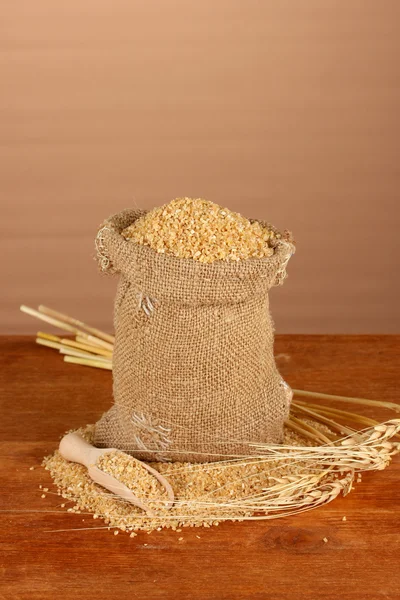 Arnautka in sack with spikelets on brown background close-up — Stock Photo, Image