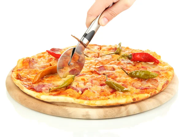 Snijden smakelijke pepperoni pizza op houten voet geïsoleerd op wit — Stockfoto