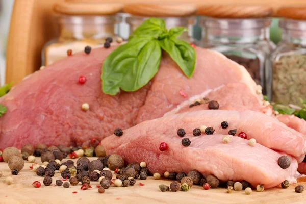 A large piece of pork marinated with herbs and spices close-up — Stock Photo, Image