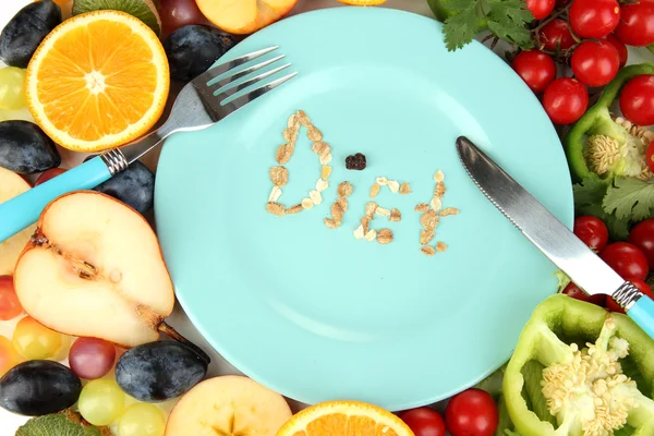 Assiette bleue entourée d'une alimentation saine close-up — Photo