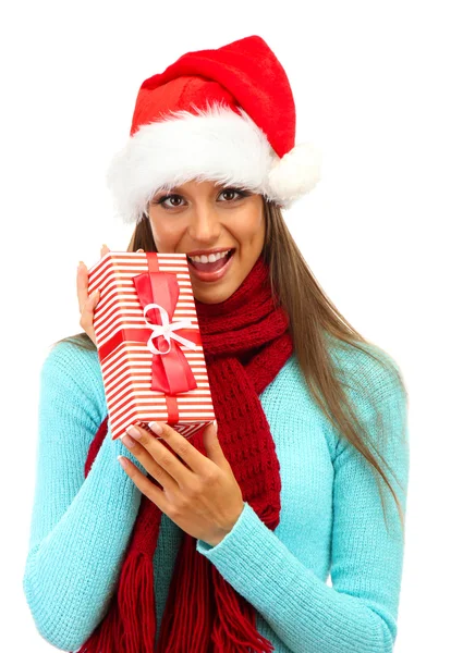 Mooie jonge vrouw met geschenk, geïsoleerd op wit — Stockfoto