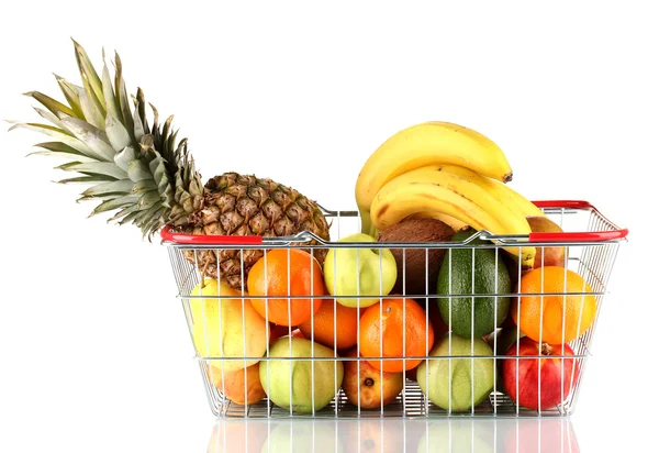 Fruta fresca en canasta metálica aislada sobre fondo blanco — Foto de Stock