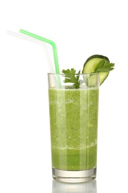 yeşil sebze suyu üzerinde beyaz izole