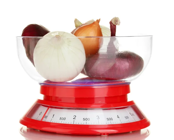 Different types of onions in a kitchen scales isolated on white — Stock Photo, Image