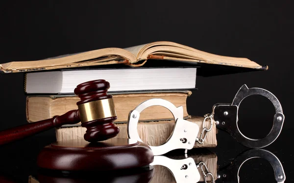 Gavel, handcuffs and books on law isolated on black close-up — Stock Photo, Image