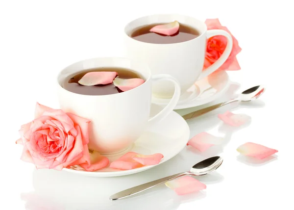 Tazas de té con rosa aislada sobre blanco — Foto de Stock