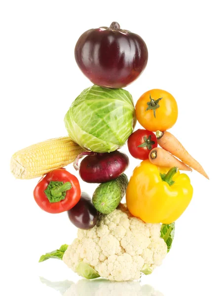 Verduras frescas aisladas en blanco — Foto de Stock