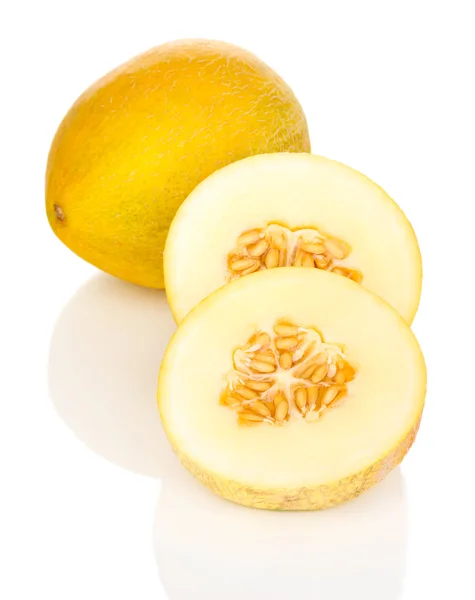 Dojrzałe melony na białym tle nacięcie — Zdjęcie stockowe