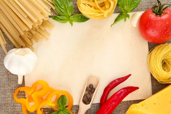 Paper for recipes, spaghetti with vegetables and spices, on sacking backgro — Stock Photo, Image