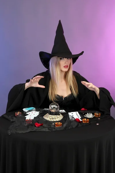 Witch with crystal ball. Fortune telling. On color background — Stock Photo, Image