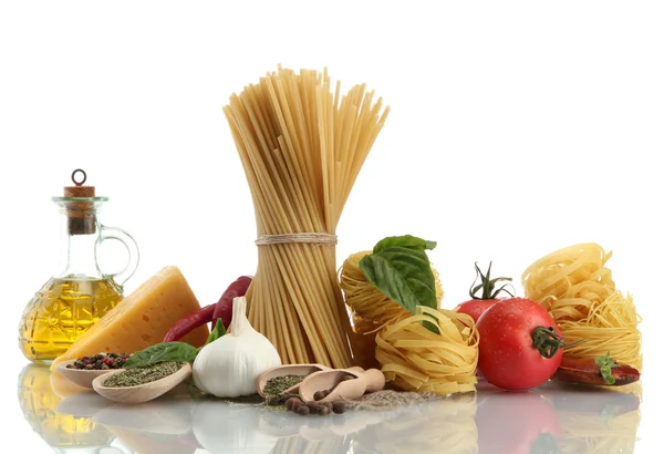Pasta spaghetti, vegetables, spices and oil, isolated on white — Stock Photo, Image