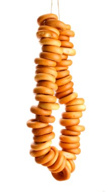 Lezzetli simitler ipte, beyaz üzerinde izole edilmiş