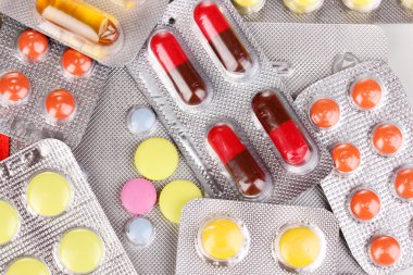 hap ve kapsül blister yakın çekim arka planda Paketli