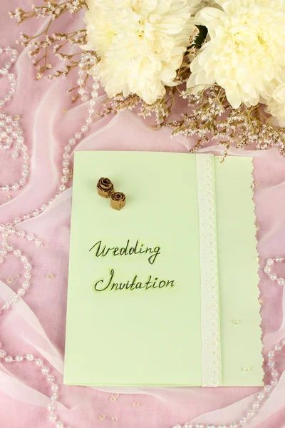 Wedding invitations on decorated table close-up — Stock Photo, Image