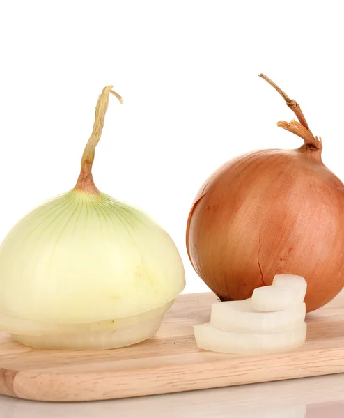 Dojrzałe wyciąć cebuli na białym tle — Zdjęcie stockowe