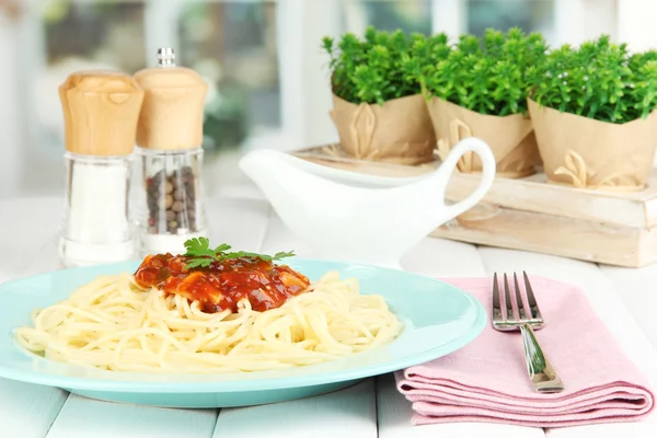 Italian spaghetti served in cafe — Stock Photo, Image