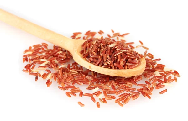 Arroz vermelho em colher de madeira isolada sobre fundo branco — Fotografia de Stock