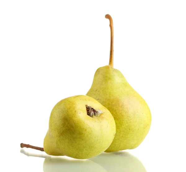白で隔離されるジューシーな風味豊かな梨 — ストック写真