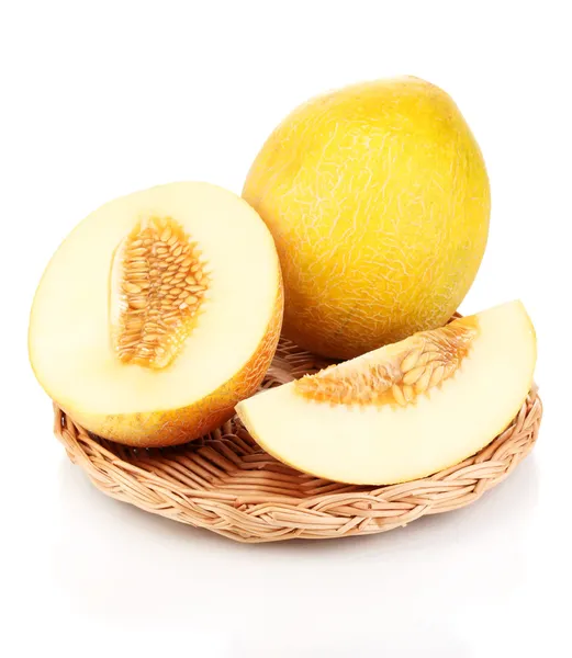 Dojrzałe melony na na białym tle kołyski wiklinowe — Zdjęcie stockowe