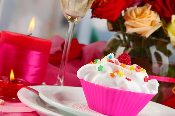 A delicious creamy dessert on celebratory table of Valentine's Day on room — Stock Photo, Image