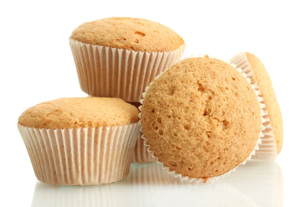 Bolos de muffin saborosos, isolados em branco — Fotografia de Stock