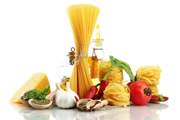 Pasta spaghetti, vegetables, spices and oil, isolated on white — Stock Photo, Image