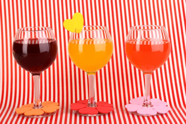 Colorful cocktails with bright decor for glasses on red background with str — Stock Photo, Image