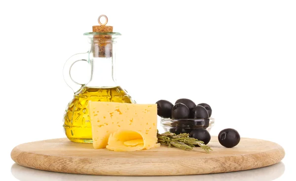 Oliwki czarne w białe miski z rozmarynu, oliwy z oliwek i serem na isol — Zdjęcie stockowe