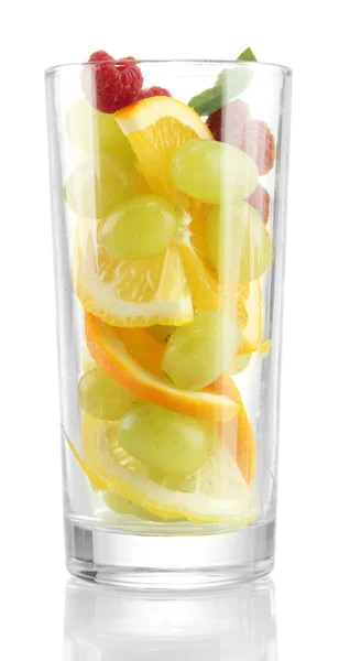 Vidro transparente com citrinos, isolado sobre branco — Fotografia de Stock