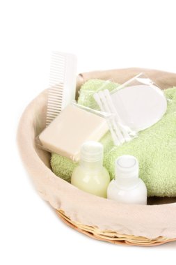 Hotel Kolaylıklar seti üzerinde beyaz izole sepeti