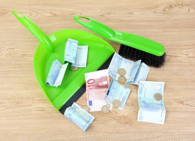 ahşap arka plan yakın çekim üzerinde kürek piyango para