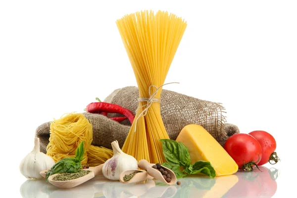 Pasta spaghetti, vegetables and spices, isolated on white — Stock Photo, Image