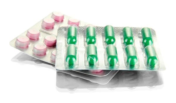 Cápsulas y pastillas envasadas en ampollas, aisladas en blanco —  Fotos de Stock