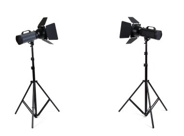 Işık ekipmanlı boş fotoğraf stüdyosu