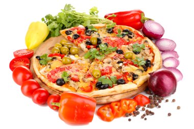 izole üzerinde beyaz etrafında malzemelerle nefis pizza