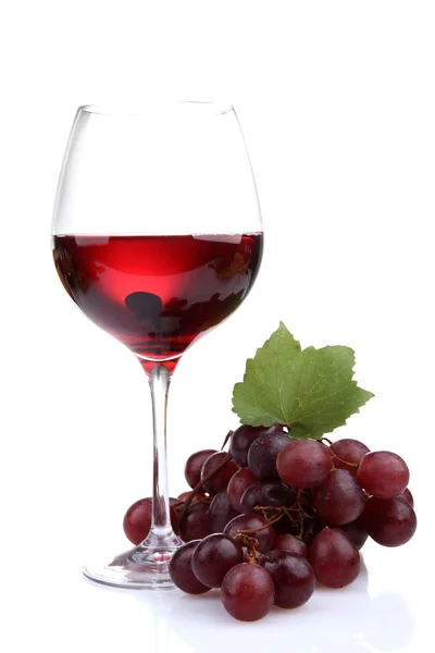 Glass of wine and grapes, isolated on white — Stock Photo, Image