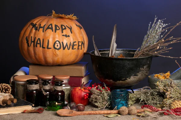 Laboratório de Halloween assustador em luz azul — Fotografia de Stock