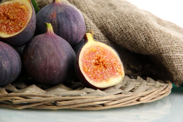 Ripe sweet figs with leaves, close up — Stock Photo, Image