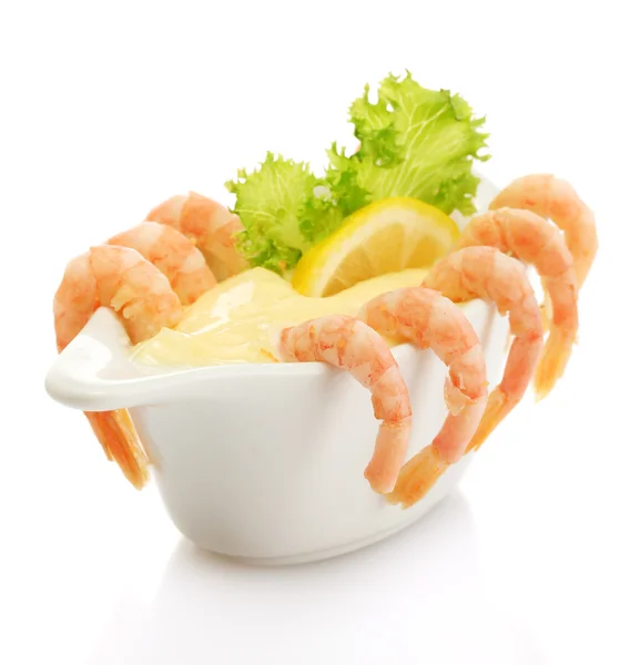 Boiled shrimp with sauce, lettuce leaf and lemon, isolated on white — Stock Photo, Image